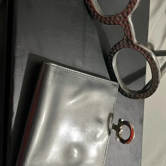 Salvatore Ferragamo Wallet Purse Ganchini. Gun metal color. - Picture 6 of 9